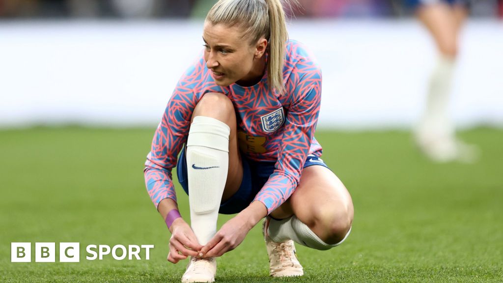 Football boot issues reported by 82% of female players - BBC Sport